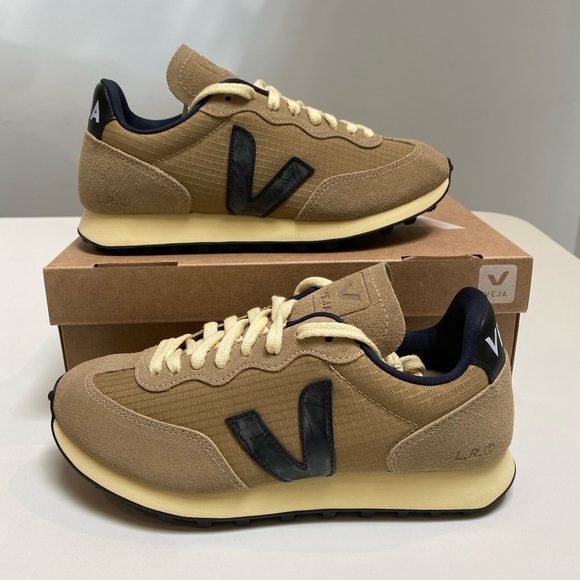 Veja Rio Branco Sneaker in Dune/Black sz 37EU/6US New in Box - Picture 4 of 9